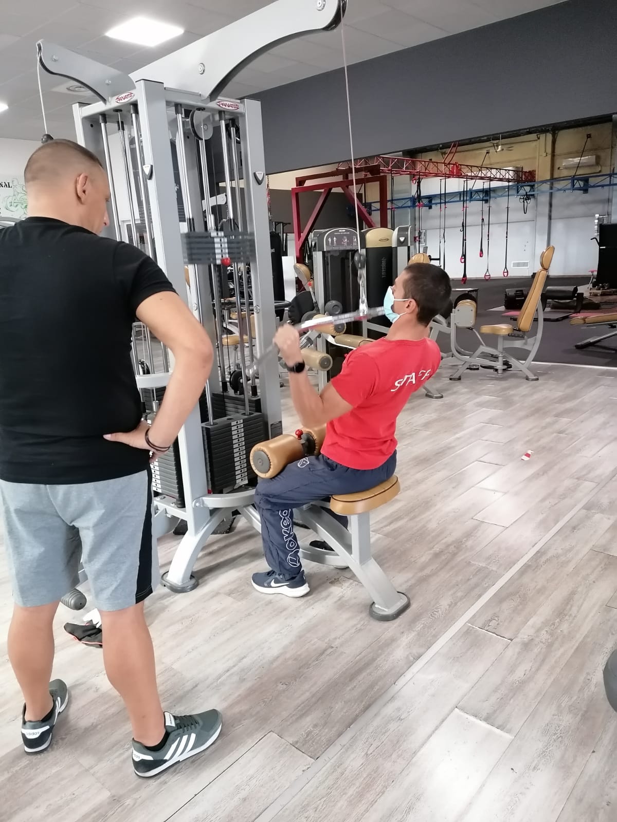 SALA PESI 2